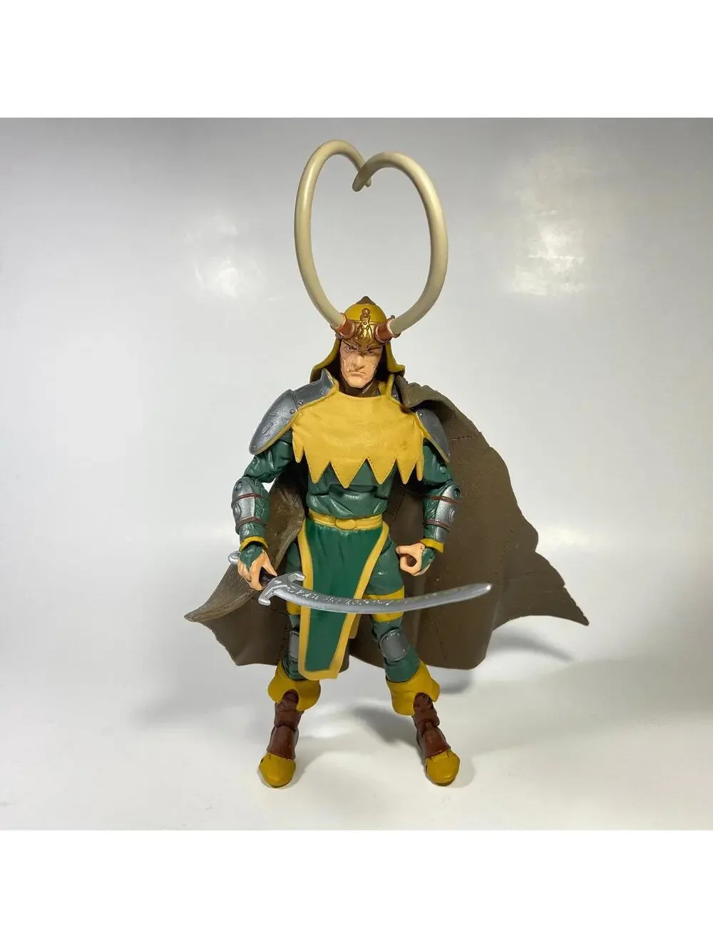 8.5” 2006 Toy Biz Marvel Legends (Long Horn) Loki Figure - COMPLETE / READ DESC.